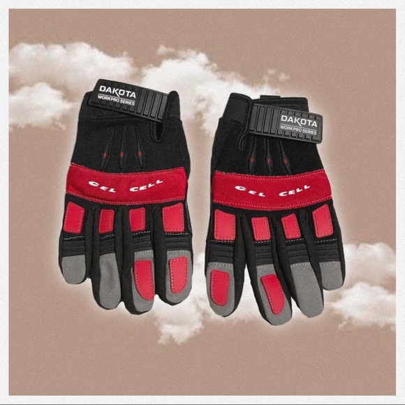 ♥︎ Dakota Ultimate Gel Cel Gloves ♥︎ - Picture 2 of 4